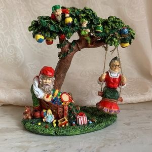 Cedar Creek Santa Mr. and Mrs. Claus Swinging Christmas Figurine Elves Toys